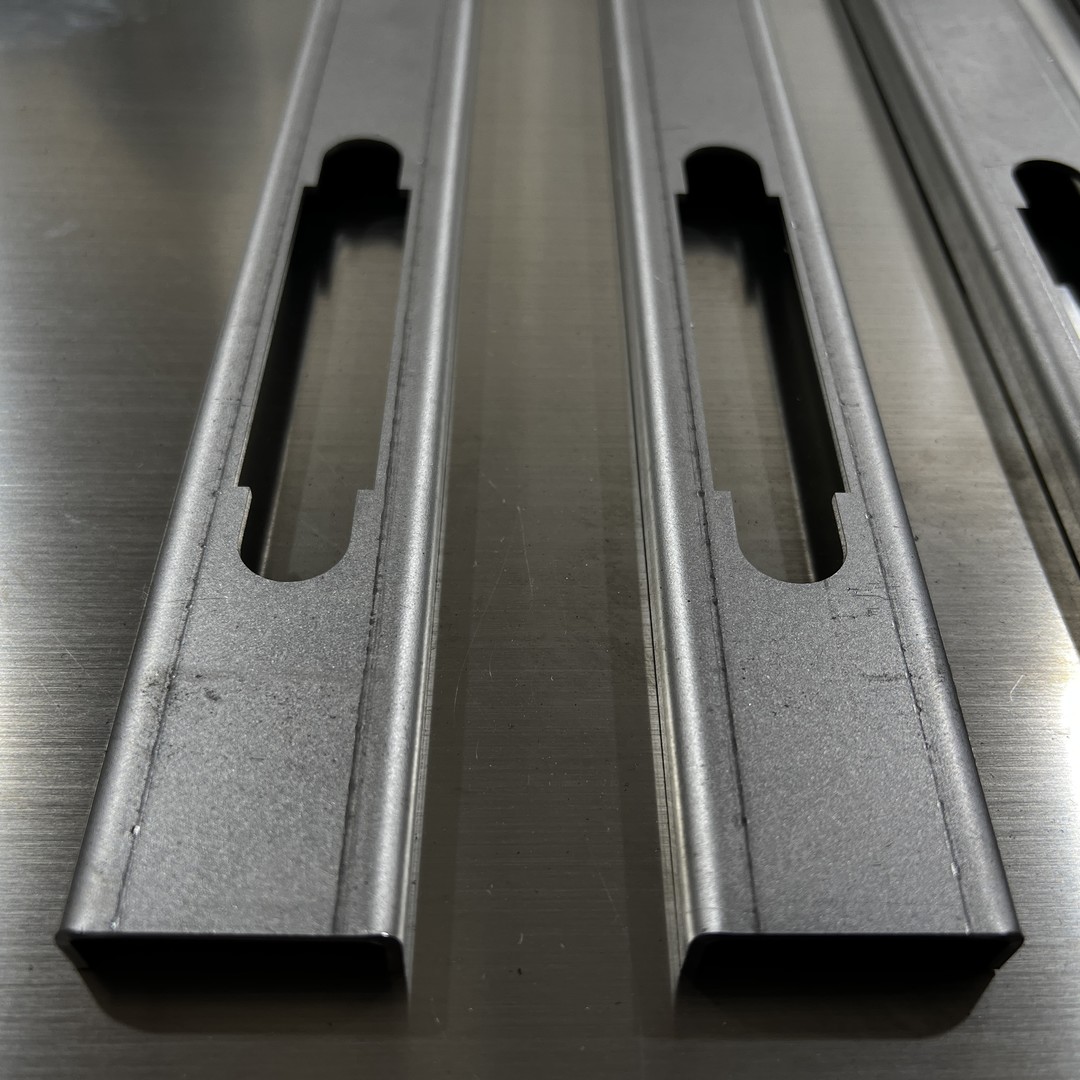Гарантированное качество лазерной резки алюминиевых металлических деталей